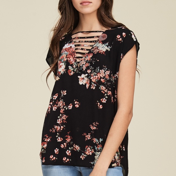 STACCATO Tops - NWT SPAGHETTI LADDER V NECK, HIGH/ LOW FLORAL TOP
